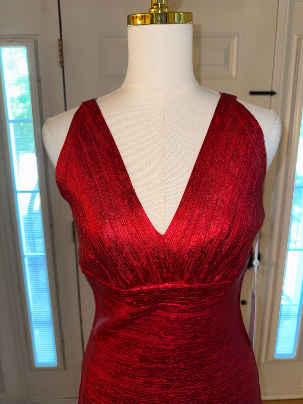 Classic V‑Neck Red Mini Dress - Picture 4 of 6